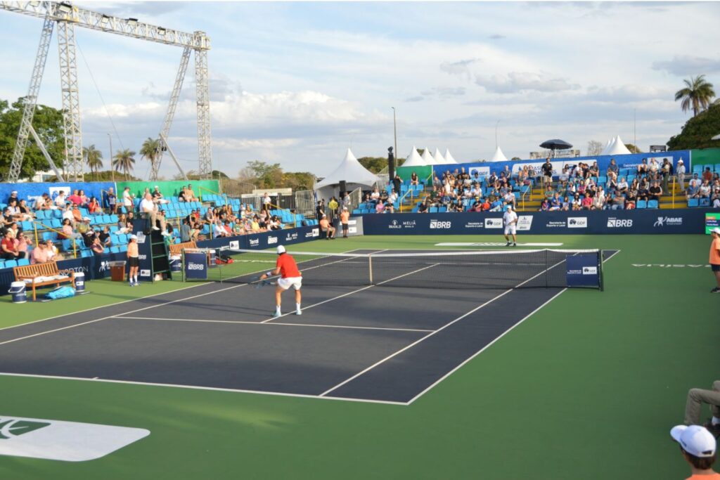 Brasília Champions Tour agita Arena BRB com partidas de tênis