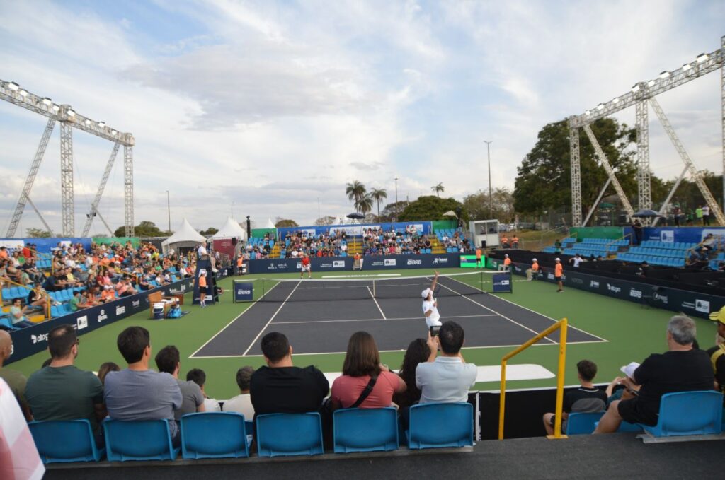 Brasília Champions Tour agita Arena BRB com partidas de tênis